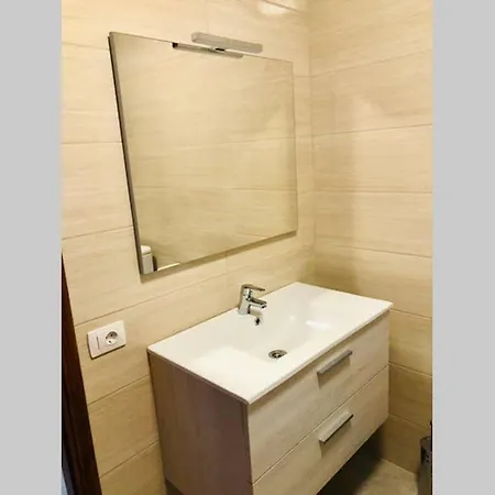 Stylish And Private 1 Bed In San Eugenio Apartment